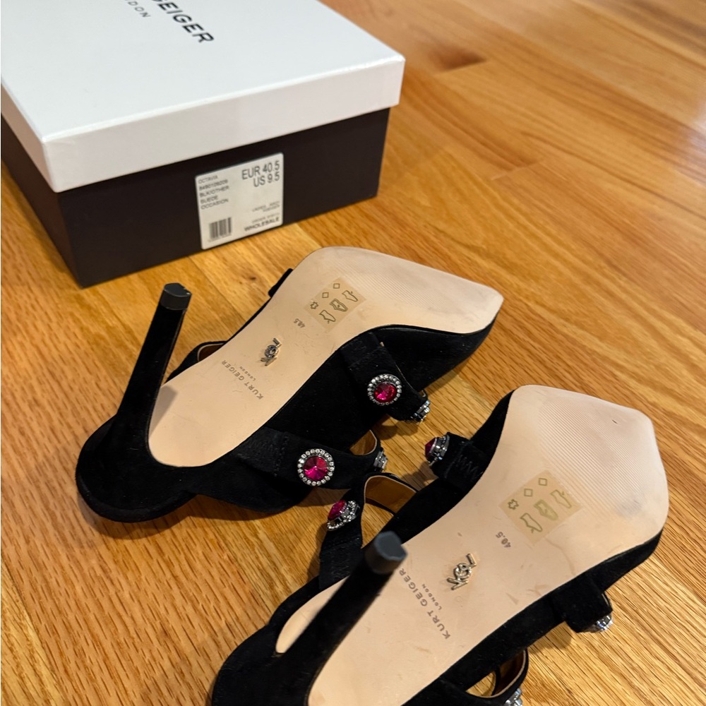 Size 10 KURT GEIGER LONDON
Octavia gem-embellished suede heels - Picture 2 of 4